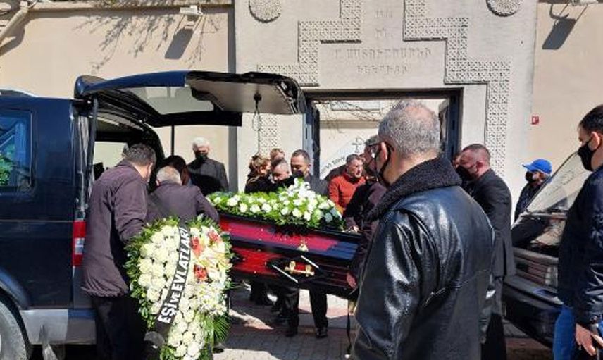 Bir evladın en acı günü: Babasını kaybeden Rober Hatemo cenazede gözyaşlarını tutamadı