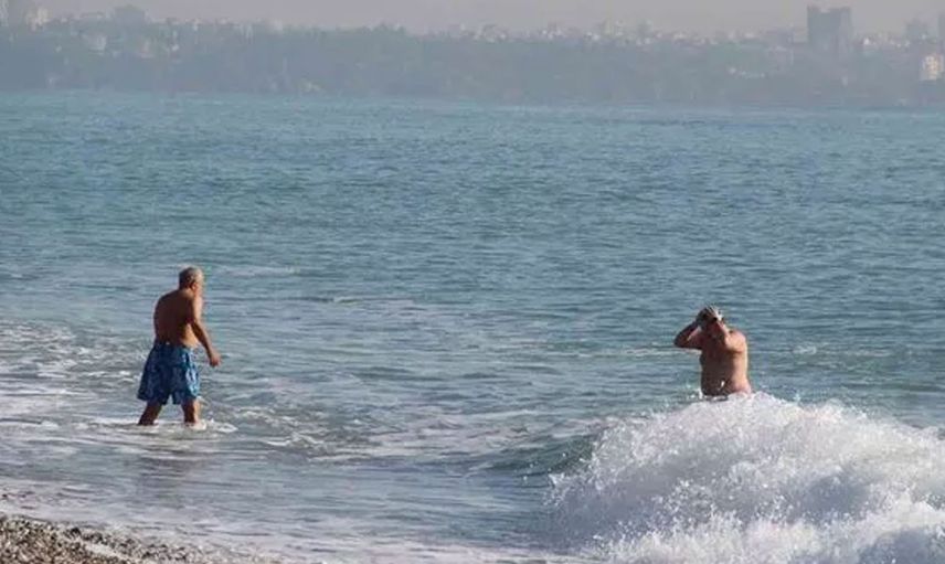 Antalya’da Kış Unutuldu: Denize Akın Ettiler