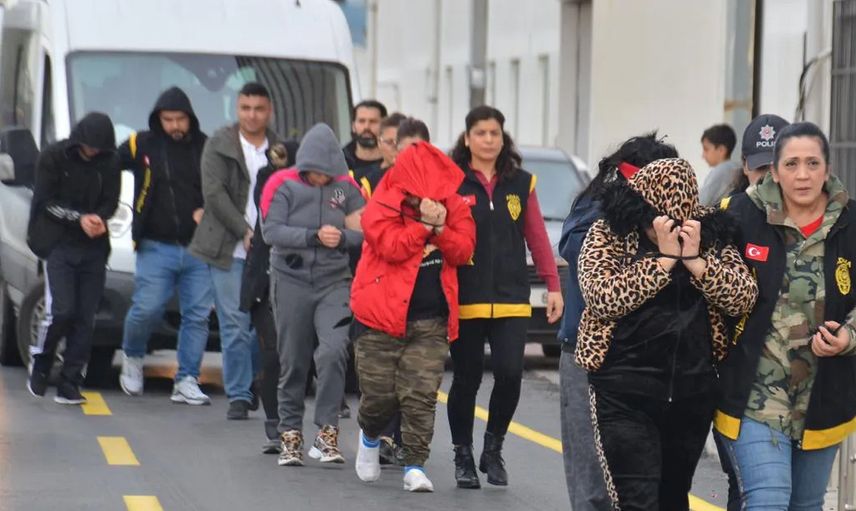 Erkekleri Birlikte Olma Vaadiyle Kandıran Kadın Çetesi Yakalandı