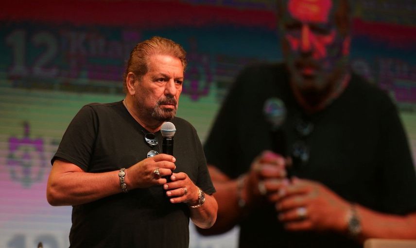 Erman Toroğlu Galatasaray'ın rakip futbolcu yerdeyken Antalyaspor ağlarını havalandırmasının centilmenliğe uygun olmadığını söyledi