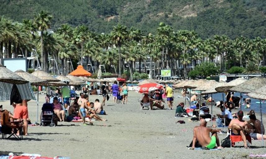 Marmaris'te Termometreler 41 Dereceyi Gösterdi: Plajlara Akın Ettiler