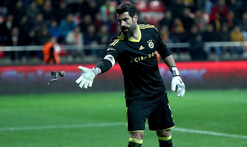 Eski Fenerbahçeli Volkan Demirel'e Atılan İlginç Yabancı Maddeler!