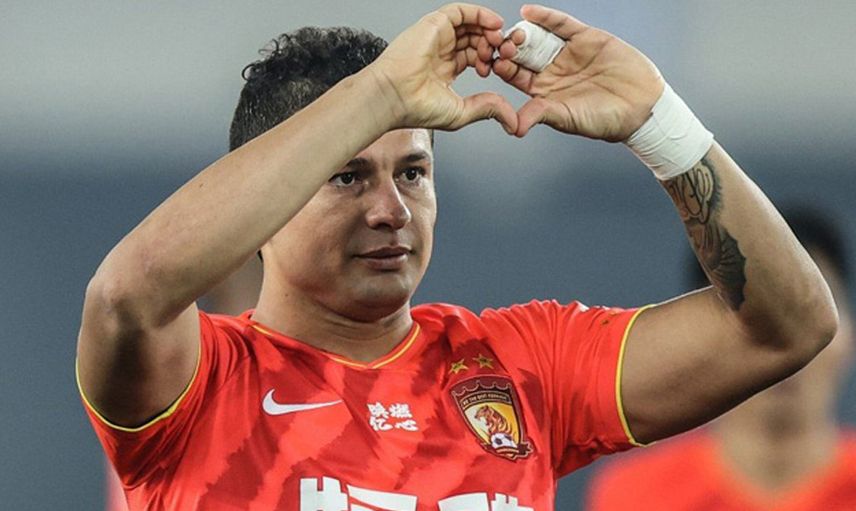 Beşiktaş Golcü Transferinde Gözüne Elkeson'u Kestirdi!