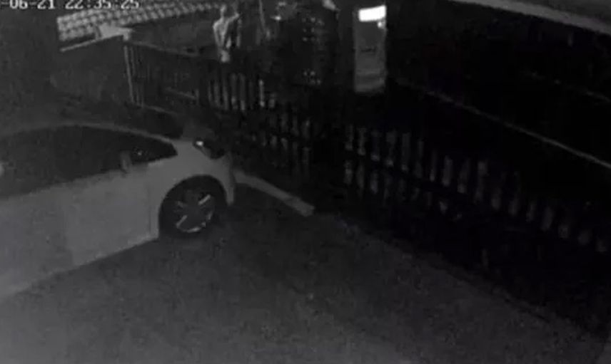 Evinin önünde cinsel ilişki skandalı! Komşusu O anları kaydetti mide bulandıran görüntüler kısa sürede yayıldı