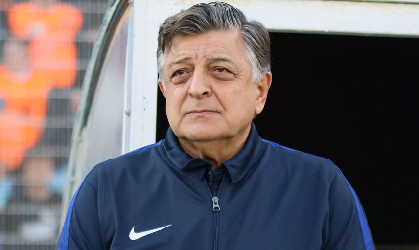 Yılmaz Vural çapkınlık turlarında! Evli ve üç çocuk babası olan Yılmaz Vural, iki sevgilisiyle Cihangir gecelerinin altını üstüne getirdi