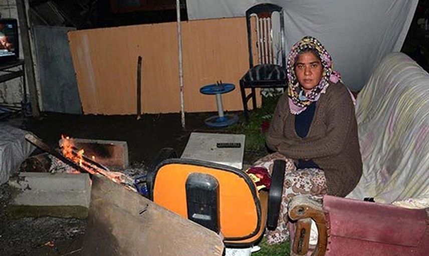Evsiz kadın ünlü şarkıcının öz kardeşi çıktı!