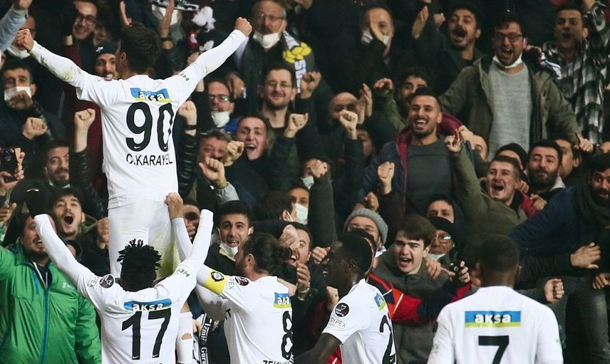 Cebrail Karayel, Galatasaray'a transfer olacağı yönündeki iddialara yanıt verdi