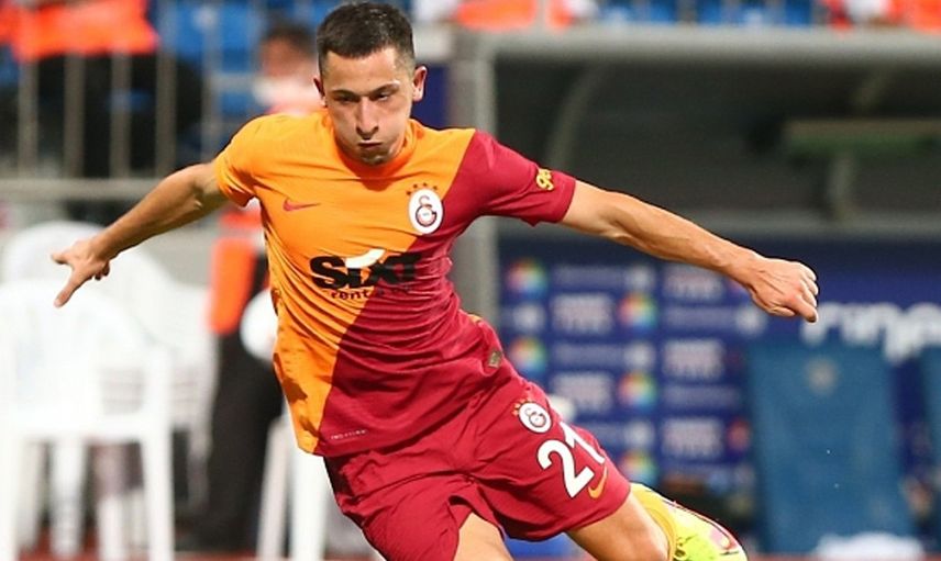 HANGİ MEVKİDE OYNUYOR?