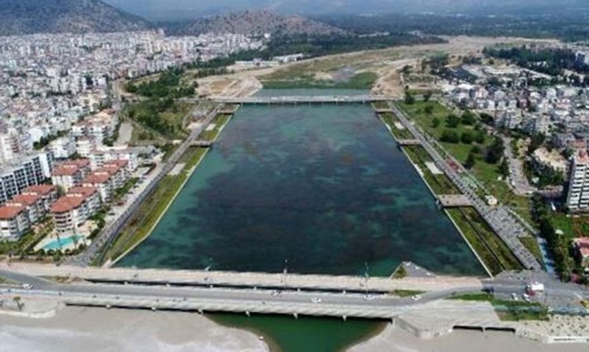 Antalya'da Akdeniz'e Dökülen Boğaçayı Yosuna Büründü