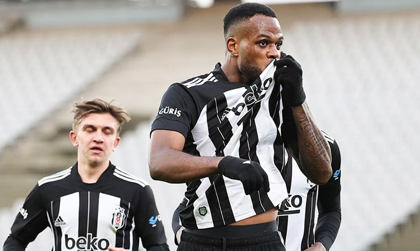 Beşiktaş'ta İç Transferde, Cyle Larin İle Olan Sözleşme Krizi Devam Ediyor!