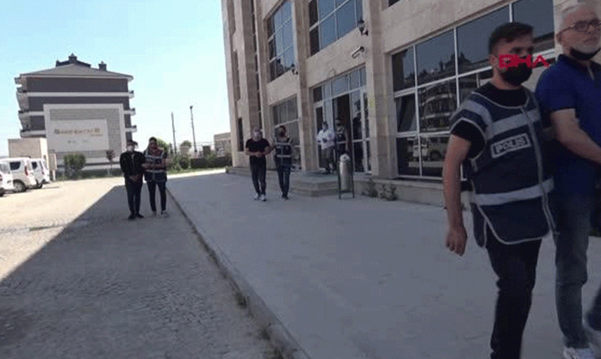 Kütahya'da Cinayet: Taksiciler Cansız Bedeni Kaldırıma Bıraktı
