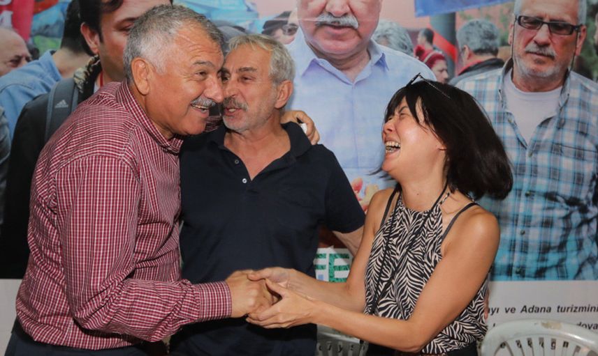 Ünlü oyuncu Rıza Akın'a son veda! Akın'ın eşi cenazede gözyaşlarını tutamadı