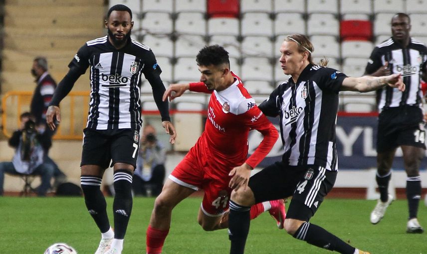 Trabzonspor, Antalyasporlu Gökdeniz Bayrakdar'ı Transfer Etmek İstiyor!