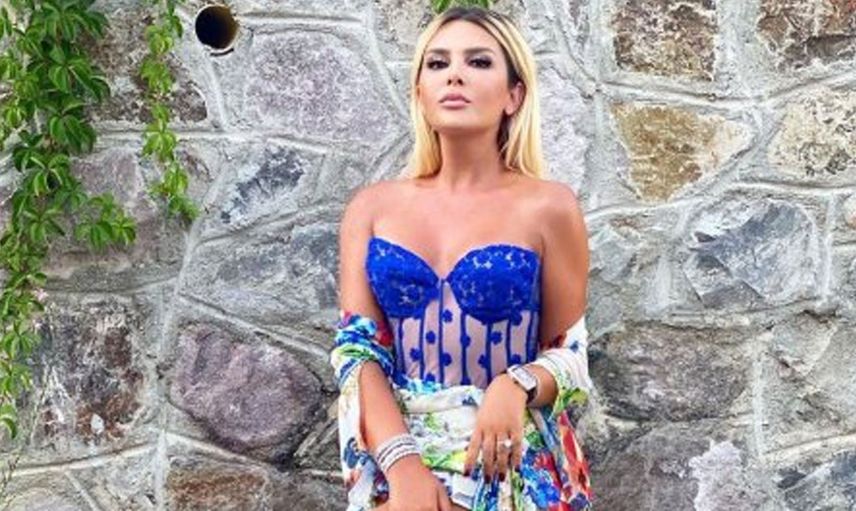 Selin Ciğerci’den delirtecek pozlar! Çırılçıplak kamera karşısına geçince takipçilerinin gözü gönlü açıldı
