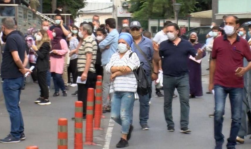 Vatandaşlar Hastanelere Akın Etti! İstanbul'da Uzun Aşı Kuyrukları Oluştu