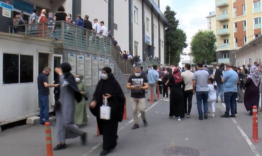 Vatandaşlar Hastanelere Akın Etti! İstanbul'da Uzun Aşı Kuyrukları Oluştu