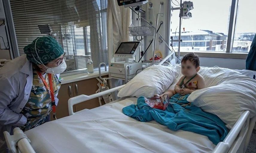 Bilim insanlarını korkutan olay: Küçük çocuğun kahverengi gözleri bir anda parlak maviye dönüştü, nedeni ise…