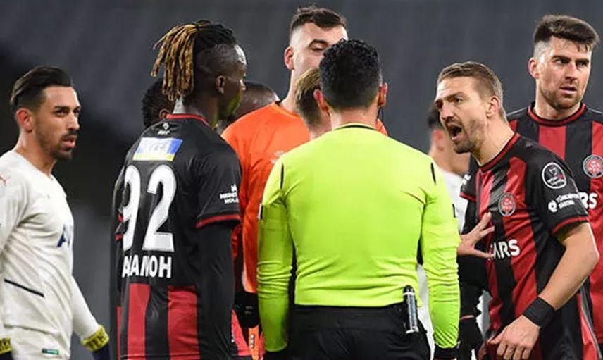 Fatih Karagümrük - Fenerbahçe Maçında Kırmızı Kart Gören Caner Erkin'in Hakeme Söylediği Sözler Ortaya Çıktı!