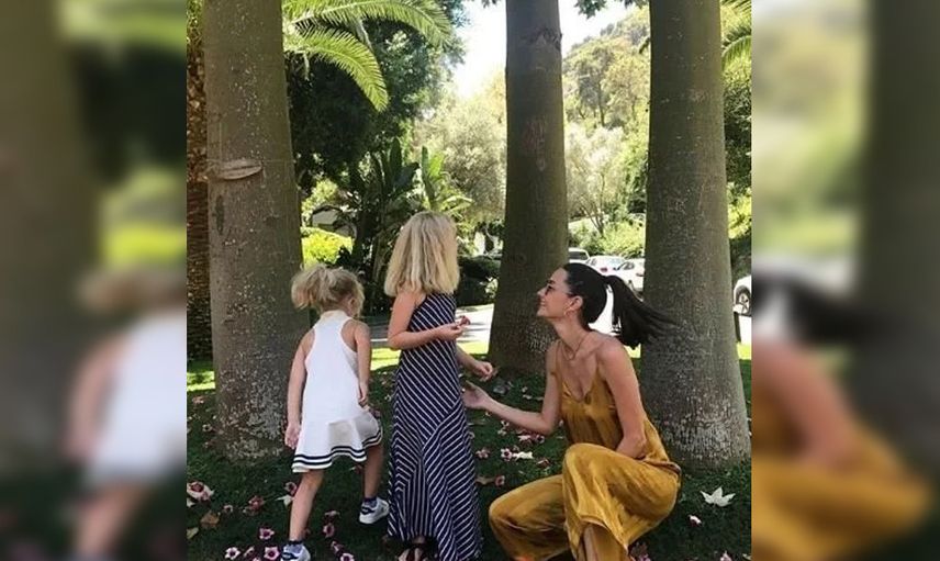 Yüzlerini göstermiyordu: Yasemin Özilhan'ın kızlarıyla olan paylaşımı gündem oldu! Güzellikleri hayran bıraktı...