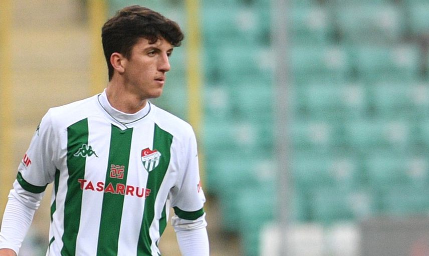 Trabzonspor Bursaspor'dan Taha Altıkardeş'i Transfer Ediyor!
