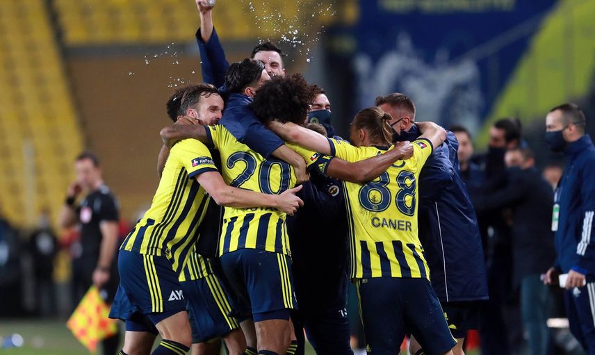 Fenerbahçe Jose Sosa İle Yollarını Ayırıyor!