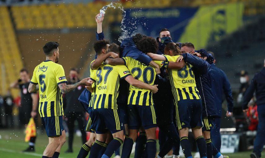 Fenerbahçe'de Caner Erkin ve Sinan Gümüş Kadro Dışı Bırakıldı!