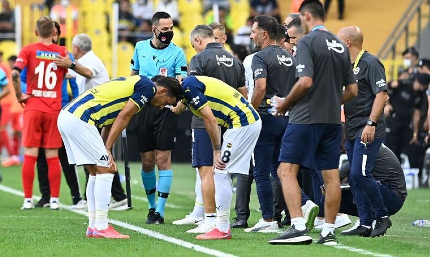 Fenerbahçe'de İrfan Can Kahvecinin Sakatlığı Nedeniyle 1 Ay Sahalardan Uzak Kalacağı Öğrenildi!