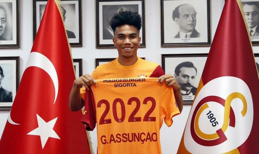 Fenerbahçe'nin Eski Kaptanı Alex De Souza, Galatasaraylı Gustavo Assunçao'yu Tebrik Etti!