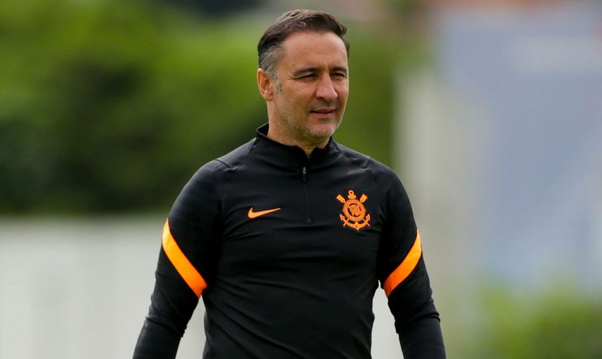 Fenerbahçe'nin eski teknik direktörü Vitor Pereira, Bright Osayi Samuel'i takımına transfer etmek istiyor!
