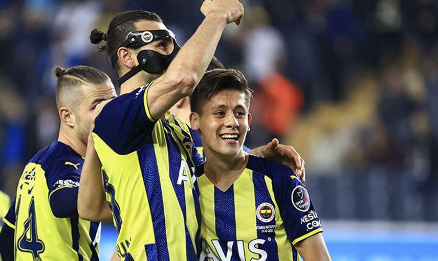 Fenerbahçe'nin Hatayspor Karşılaşmasında Arda Güler İle Serdar Dursun Arasında Dikkat Çeken Diyalog