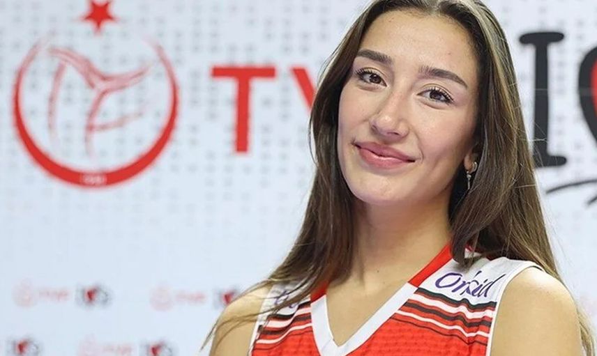Filenin Sultanları'ndan Hande Baladın'ın cesur pozlarına beğeni yağdı: Derin bacak ve sırt dekoltesi dikkat çekti!
