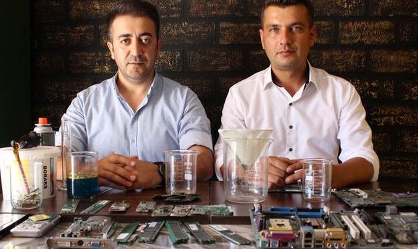 Antalya'da İki Arkadaş Evde Patatesten Altın Üretiyor: "Herkes Yapabilir"