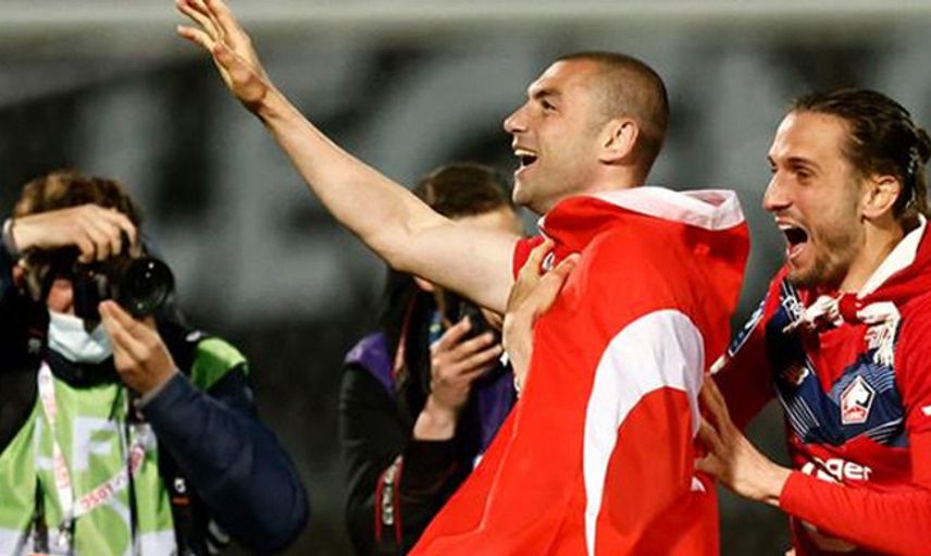 Fransa Sokaklarında Burak Yılmaz Tezahüratları
