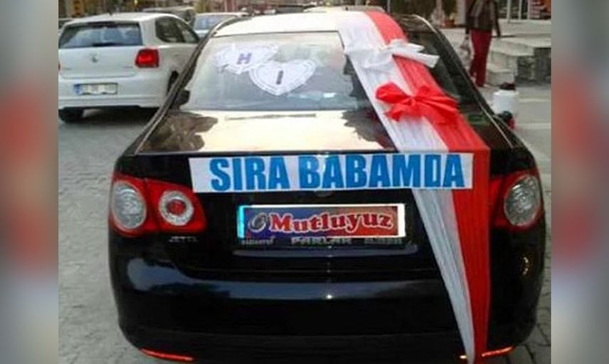 Siz evlenmeyin diyeceğiniz saçma gelin arabası yazıları