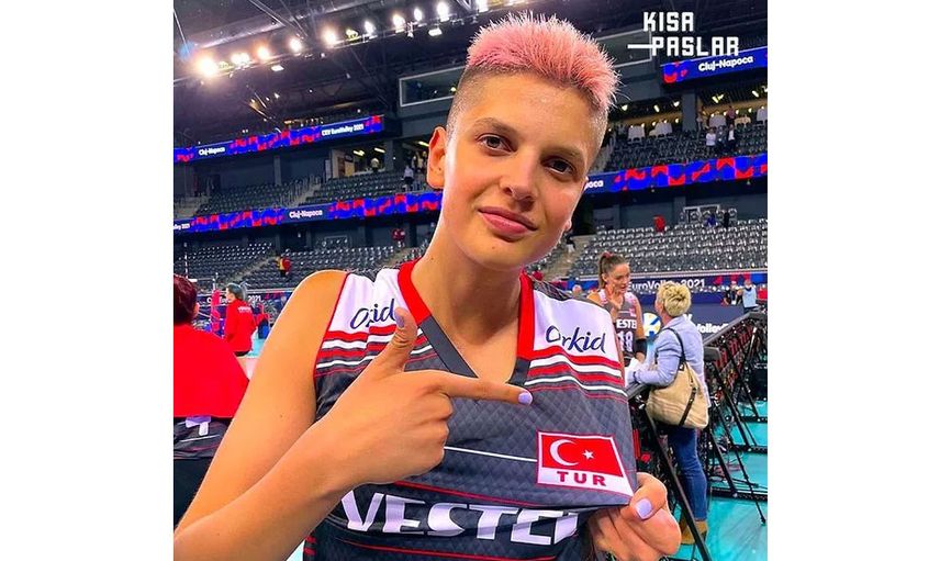 Ebrar Karakurt maç sonrası kendisiyle röportaj yapmak isteyen TRT spikerine öyle bir şey yaptı ki…