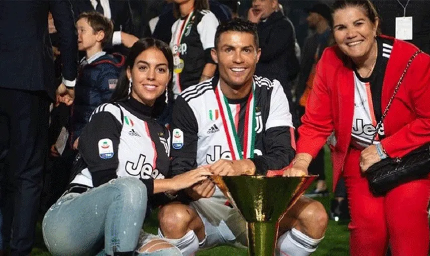 Cristiano Ronaldo'nun Sevgilisi Georgina'dan Sınırları Zorlayan Pozlar