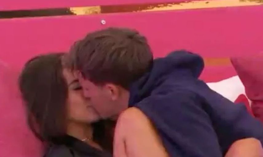 Biri Bizi Gözetliyor'un yabancı versiyonu Love Island'da şoke eden görüntüler! Kamera karşısında cinsel ilişkiye girdiler