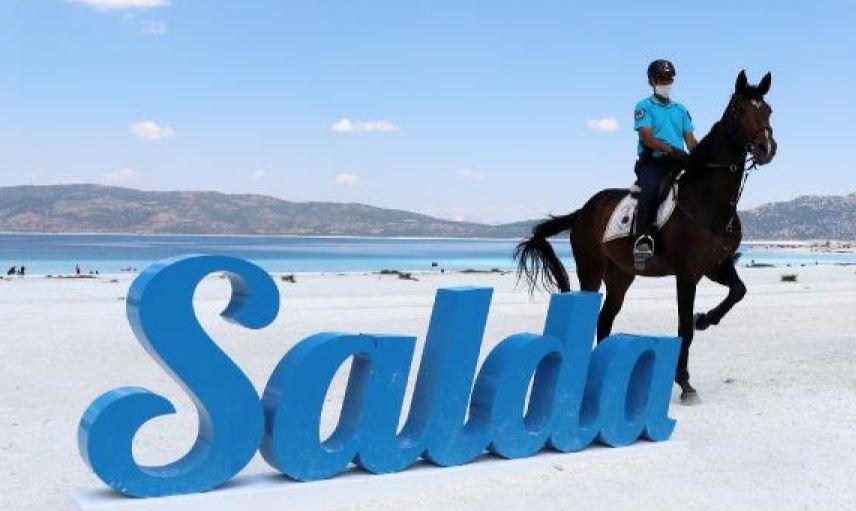 Salda Gölü'nün Doğal Yapısını Korumak İçin Atlı Jandarmalar Görev Yapacak