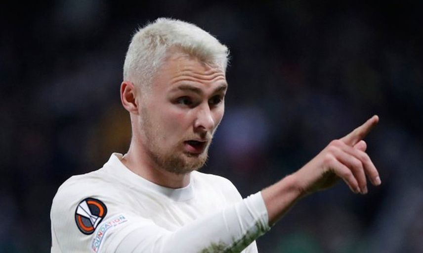 Galatasaraylı Victor Nelsson bu sezonu kötü geçirmelerinin nedeninin Domenec Torrent değil futbolcular olduğunu söyleyerek hocasını savundu