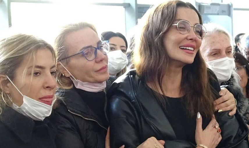 Babasının vefatından beri zor zamanlar geçiren Özge Ulusoy sevenlerini korkuttu! Bir de bir kemik kaldı