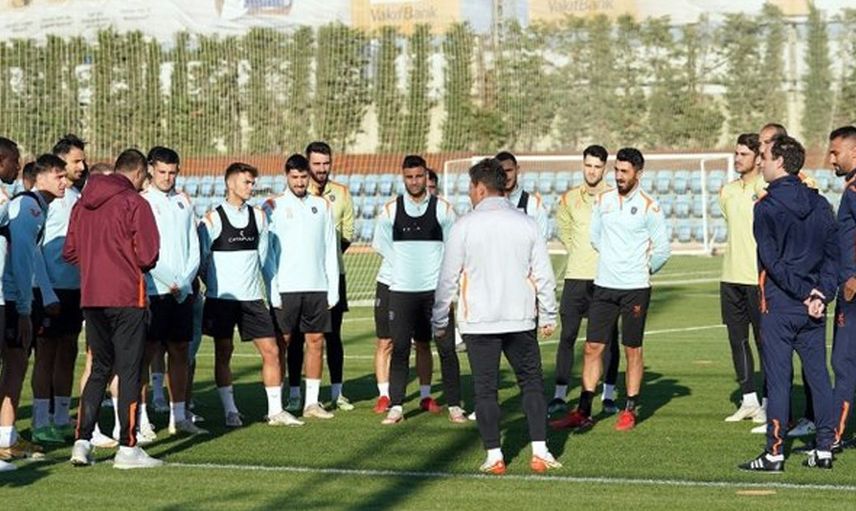 Emre Belözoğlu'nun Yardımcıları Belli Oluyor!