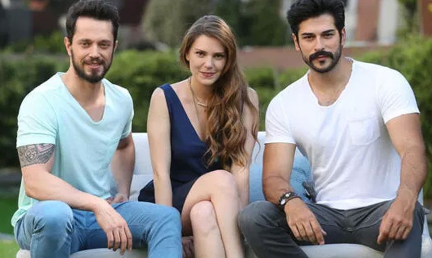 Doğuma sayılı günler kala Aslı Enver'den ülkeyi terk etme kararı!
