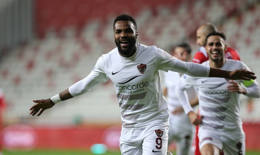 Galatasaray Aaron Boupendza'yı Transfer Etmek İstiyor!