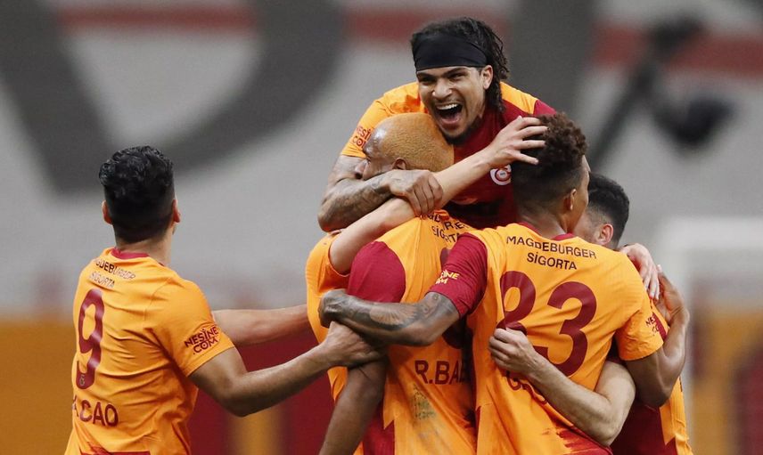 Galatasaray DeAndre Yedlin İle Yollarını Ayırıyor!