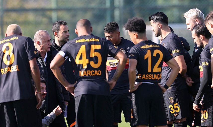 Galatasaray Gustavo Assuncao İle Yollarını Ayırıyor!