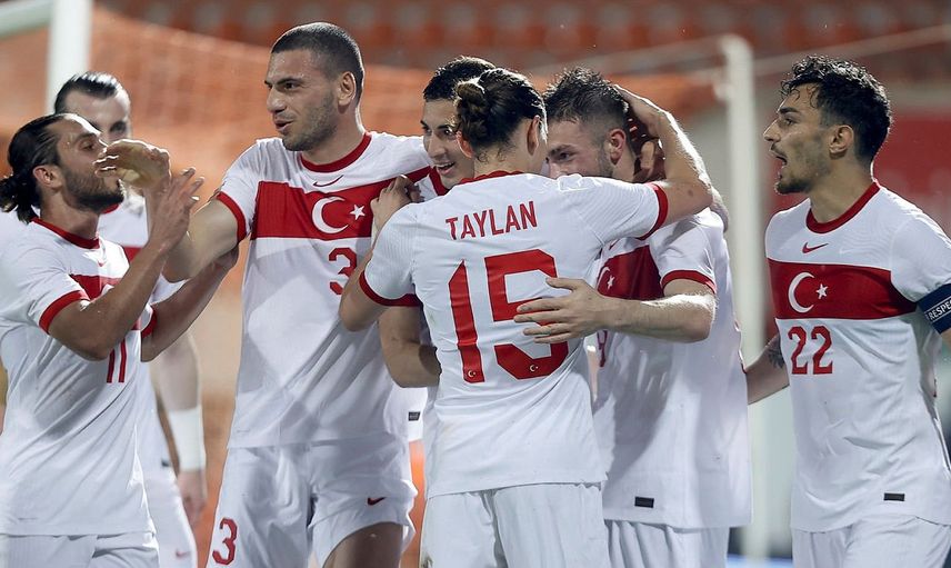 Galatasaray, Kaan Ayhan'ı Transfer Etmek İstiyor!