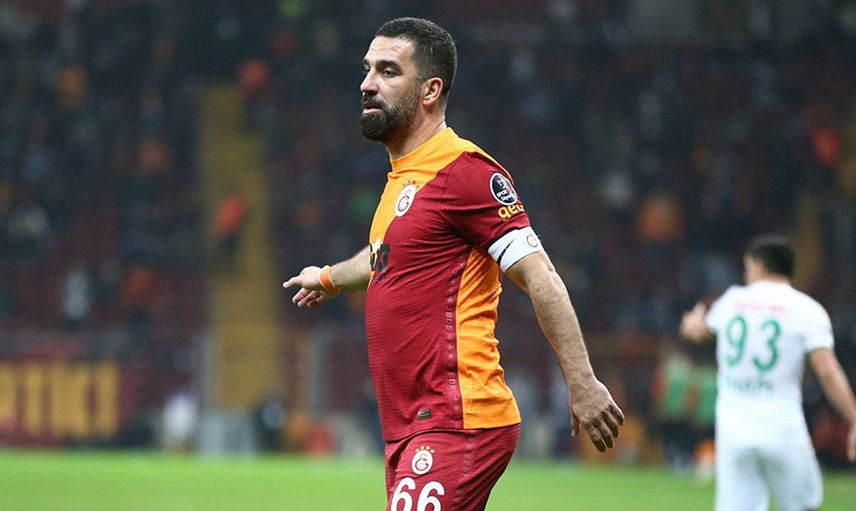 Galatasaray Kaptanı Arda Turan Tepki Çeken Göbeği Hakkında Konuştu