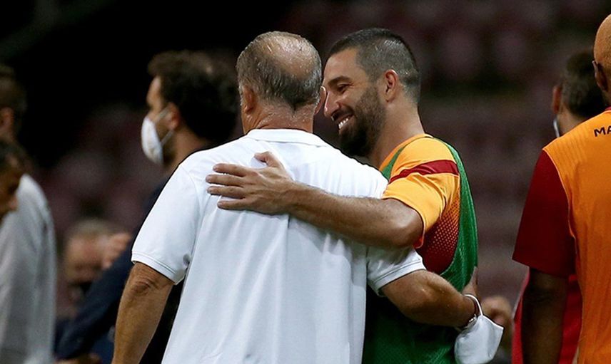 Galatasaray'da Kaptan Arda Turan Futbolu Bırakıyor!