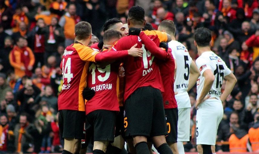 Galatasaray'ın Eski Futbolcusu Radamel Falcao, Rayo Vallecano'da Yine Golünü Attı!