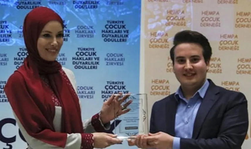 Gamze Özçelik Tesettüre Girdi	
